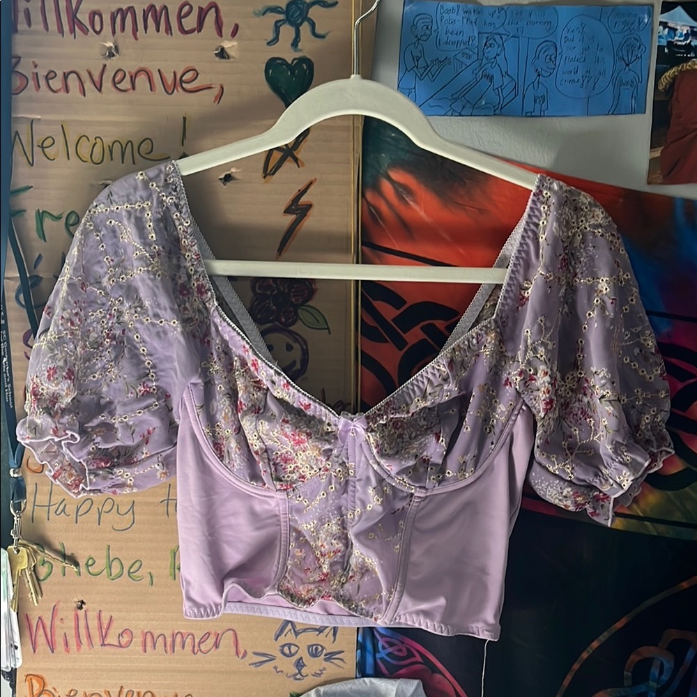 Lavender floral puffy-sleeve crop top!